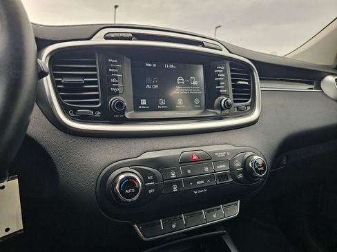 Used 2017 Kia Sorento LX w/ LX Convenience Package image 20