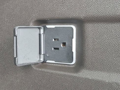 Used 2024 Chevrolet Suburban LT image 32