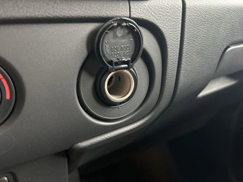 Used 2025 Nissan Frontier SV image 23