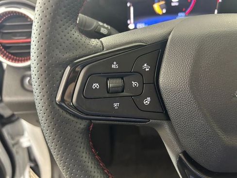 Used 2025 Chevrolet Trax RS w/ Sunroof Package FWD image 15