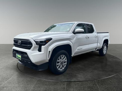 Used 2024 Toyota Tacoma SR5 AWD/4WD image 3