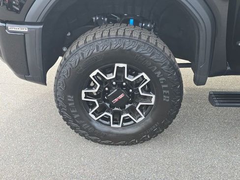 Used 2025 GMC Sierra 2500 AT4X image 27