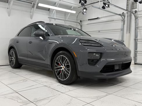 Certified 2025 Porsche Macan 4S Electric AWD/4WD image 10