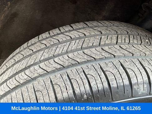 Used 2023 Chrysler Pacifica Touring-L image 16