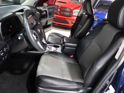 Used 2022 Toyota 4Runner SR5 Premium w/ Moonroof Package RWD image 21