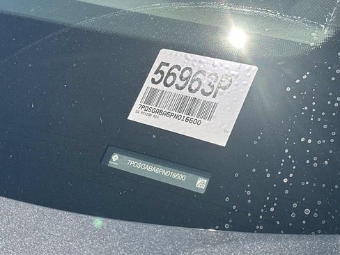 Used 2023 Rivian R1S Adventure AWD/4WD image 2