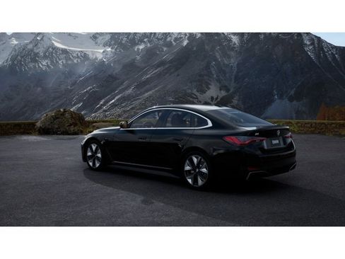 New 2026 BMW i4 xDrive40i image 2