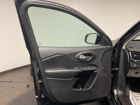 Used 2021 Jeep Cherokee Latitude Plus image 10