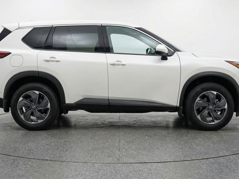 Used 2025 Nissan Rogue SV AWD/4WD image 11