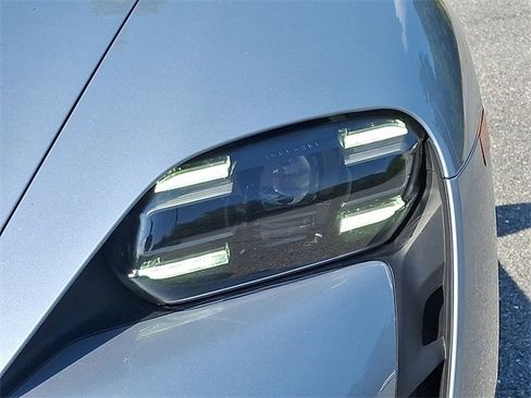 Used 2023 Porsche Taycan image 9