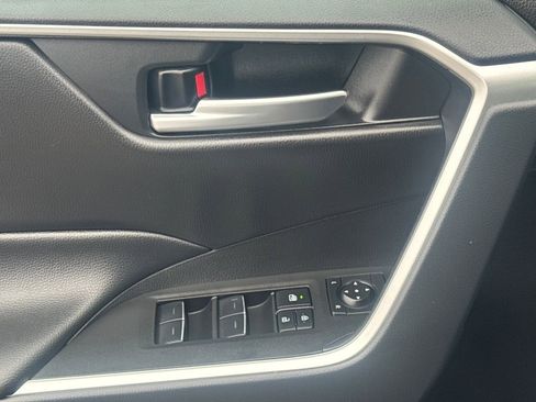 Used 2025 Toyota RAV4 XLE image 34