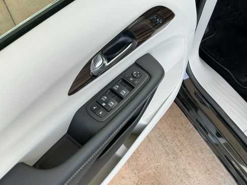 Used 2023 Chrysler Pacifica Limited image 15