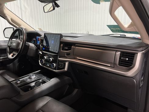 Used 2022 Ford Expedition XLT image 31