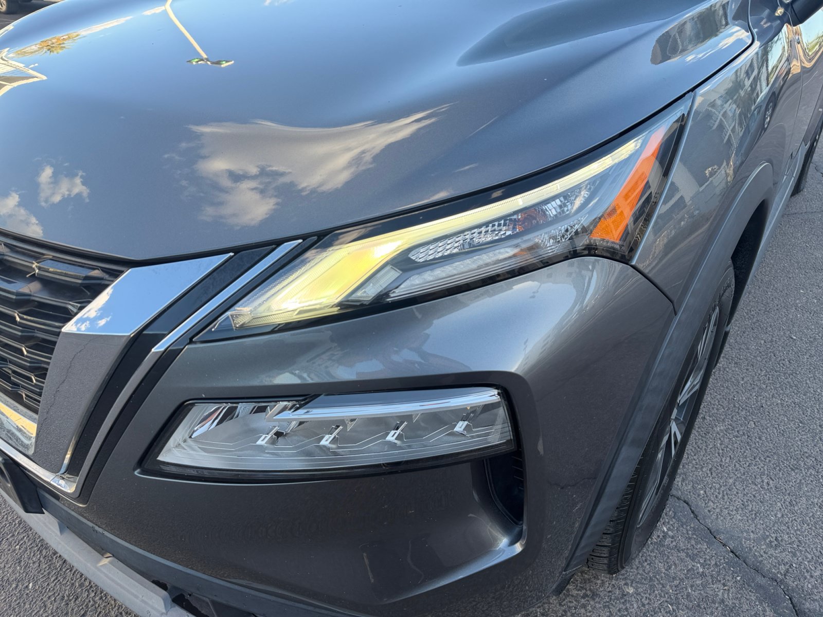 Used 2022 Nissan Rogue SV FWD image 9