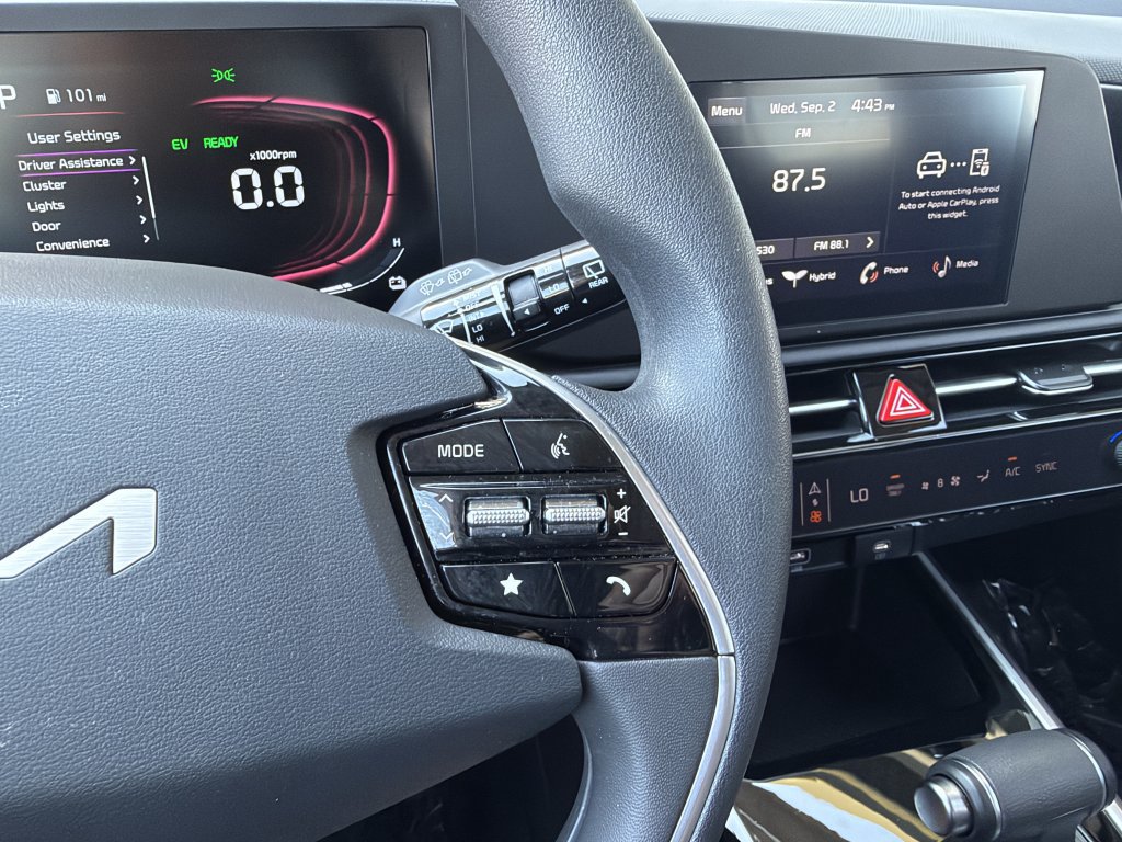 Used 2025 Kia Niro LX FWD image 27