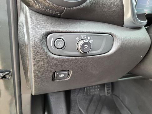 Used 2019 Chevrolet Blazer LT FWD image 23