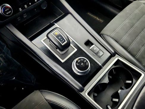 Used 2024 Mitsubishi Outlander SE image 16