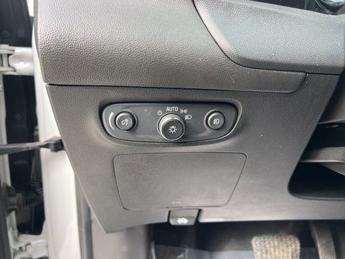 Used 2021 Buick Encore GX Essence w/ Experience Buick Package AWD/4WD image 23