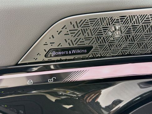 Used 2024 BMW i5 eDrive40i w/ Executive Package image 19