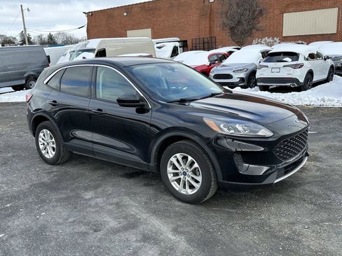 Used 2021 Ford Escape SE w/ Cold Weather Package image 2