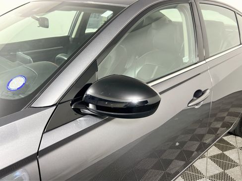 Used 2025 Nissan Altima 2.5 SR FWD image 12