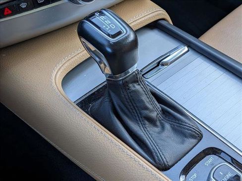 Used 2016 Volvo XC90 T5 Momentum image 11