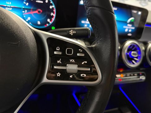 Used 2020 Mercedes-Benz GLB 250 4MATIC w/ Premium Package image 32