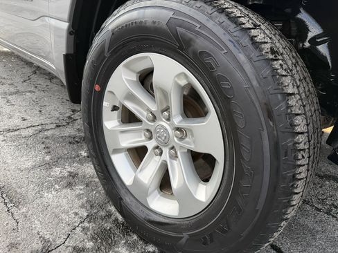 Used 2024 RAM 1500 Laramie image 9