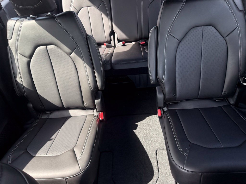 New 2027 Chrysler Pacifica Select w/ Family Tech Group FWD image 30