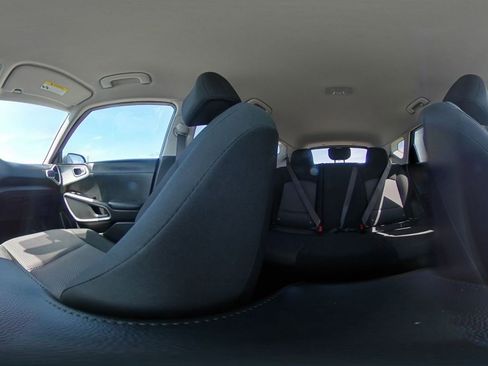 Used 2025 Kia Soul LX w/ LX Technology Package image 42