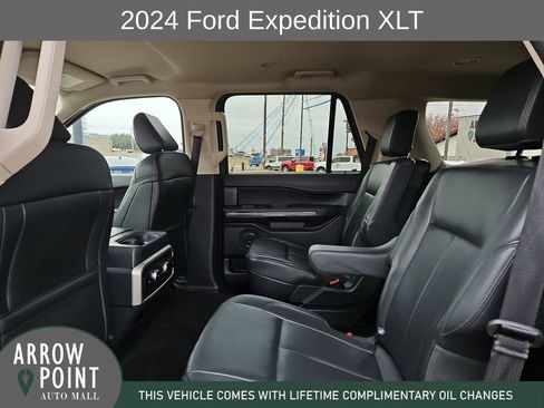 Used 2024 Ford Expedition XLT image 18