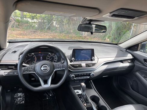 Used 2025 Nissan Altima 2.5 SV FWD image 34