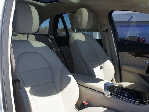 Used 2020 Mercedes-Benz GLC 300 4MATIC w/ Parking Assistance Package image 23