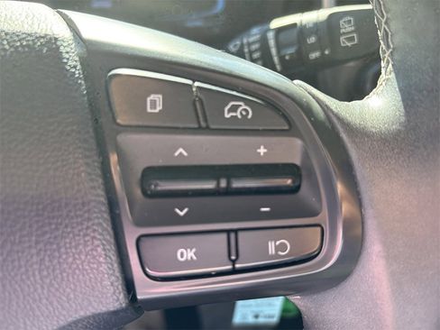 Used 2023 Hyundai Venue SEL image 19