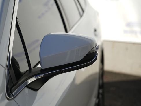 Used 2022 Subaru Outback Premium image 9