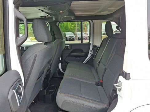 Certified 2025 Jeep Wrangler Unlimited Sahara AWD/4WD image 12