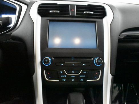 Used 2016 Ford Fusion SE image 22