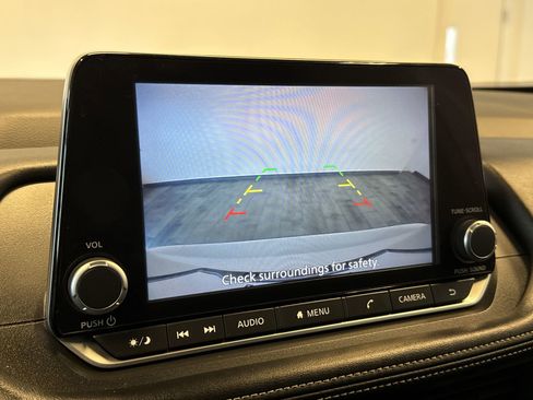 Used 2024 Nissan Rogue S image 17