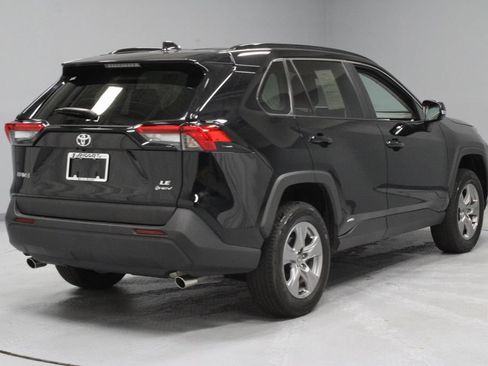 Used 2025 Toyota RAV4 LE AWD/4WD image 11