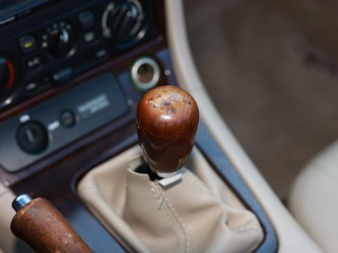 Used 2000 MAZDA MX-5 Miata RWD image 32