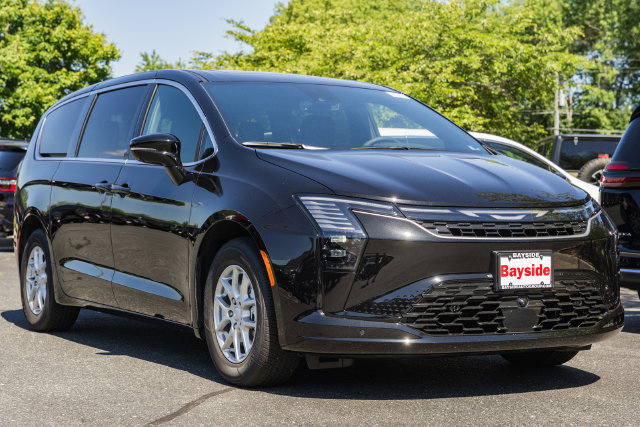 New 2027 Chrysler Pacifica Select w/ Family Tech Group FWD image 2