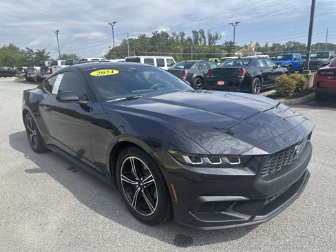 Used 2024 Ford Mustang Coupe image 4