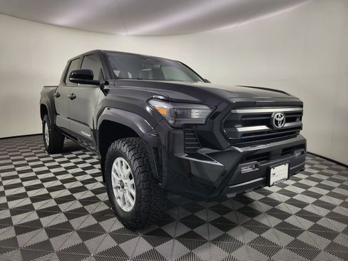 Used 2024 Toyota Tacoma SR5 AWD/4WD image 7