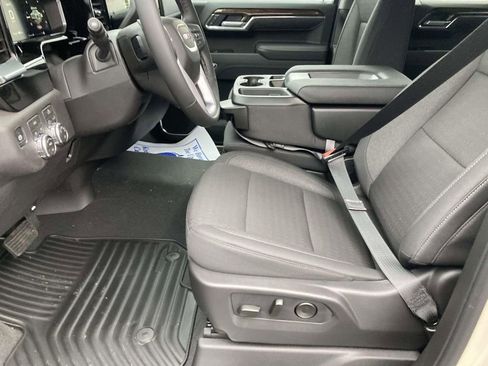New 2026 GMC Sierra 1500 SLE w/ LPO, Black Badging Package image 16