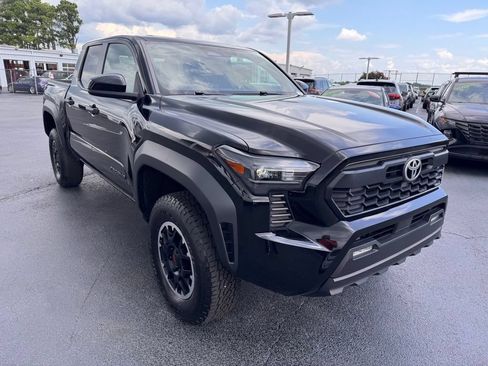 Used 2024 Toyota Tacoma TRD Off-Road AWD/4WD image 7