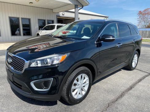 Used 2018 Kia Sorento LX image 2