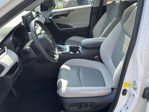 Certified 2021 Toyota RAV4 XLE Premium AWD/4WD image 10