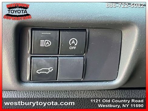 Used 2023 Toyota Highlander LE AWD/4WD image 24