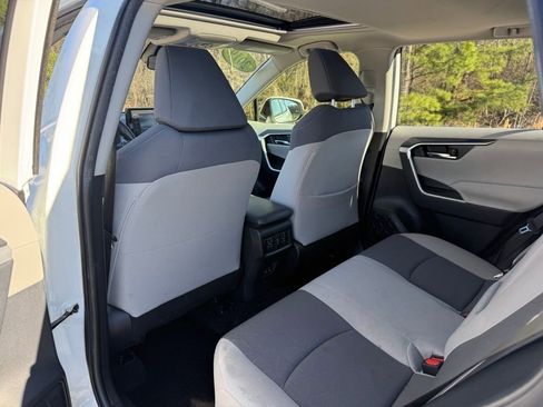 Used 2019 Toyota RAV4 XLE w/ Convenience Package image 31