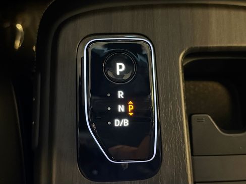 Used 2024 Nissan Ariya AWD image 25